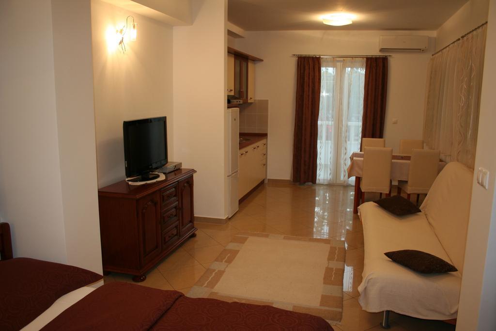 Apartments Villa Sunce Dugi Rat Bilik gambar