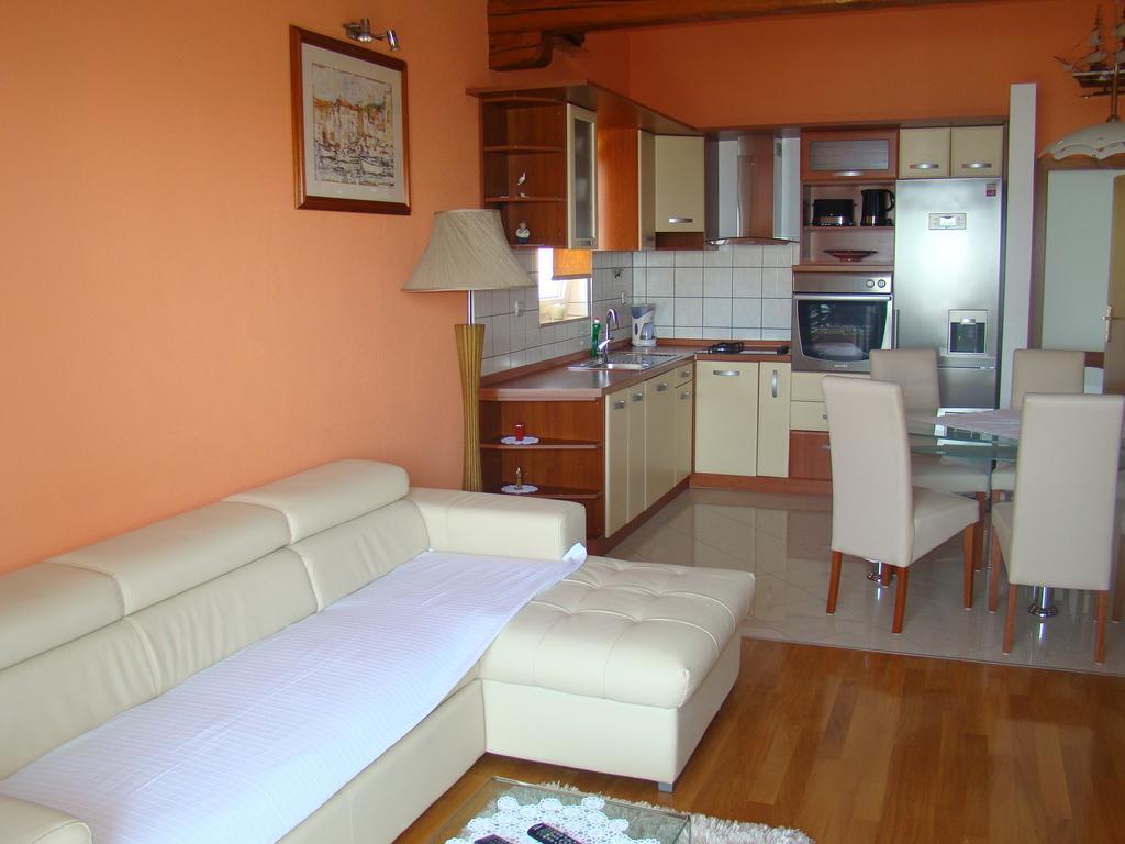 Apartments Villa Sunce Dugi Rat Bilik gambar